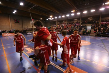 Au moment du coup de sifflet final, ils se sont tous sautés dans les bras les uns des autres !